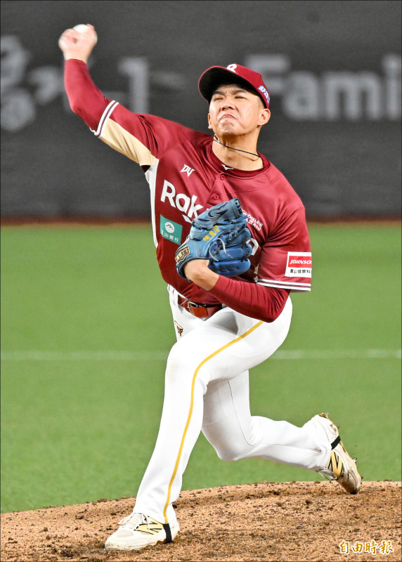 陳克羿2度球吻張育成 火爆中奪勝