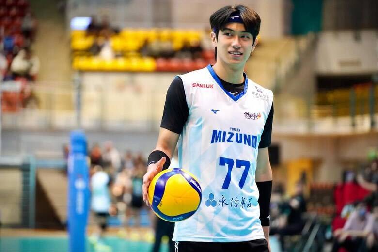 帥到敵營失守!台灣男排天菜温逸凱「撥髮瞬間」電暈日泰女粉