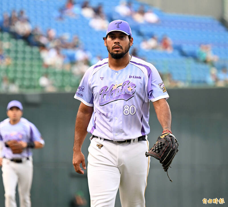 中職》好幸福!隊友火力大放送 威鳳山初登板就奪勝