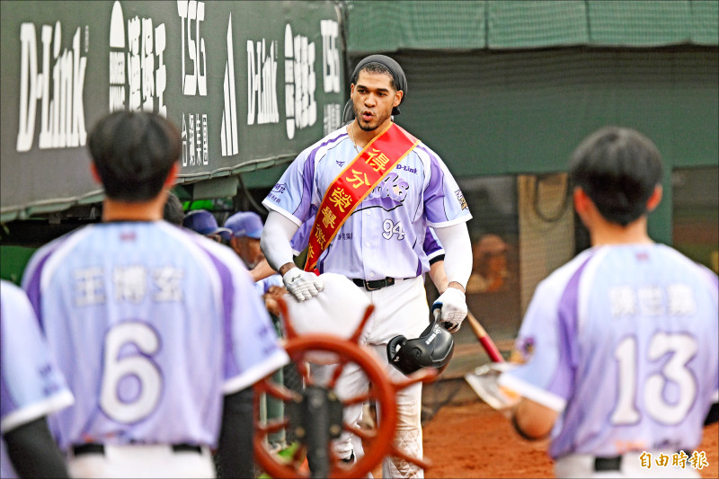鷹開箱威鳳山 主場久違勝利
