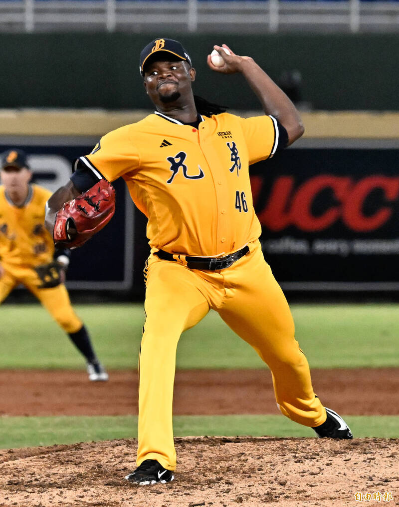中職》快樂保拉寫紀錄!單場挨10安但獲火力掩護 德保拉生涯80勝達陣