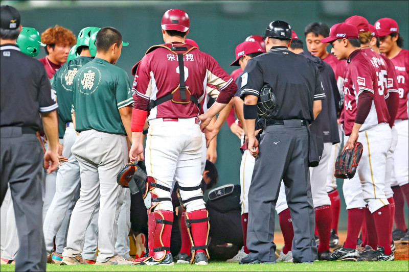 邱駿威5年磨1勝 助猿搶回龍頭