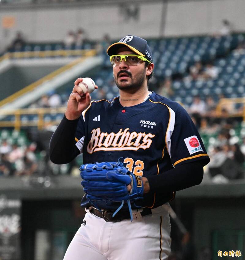 中職》不愧是兄弟王牌!對台鋼完投勝 寫暌違14年罕見紀錄