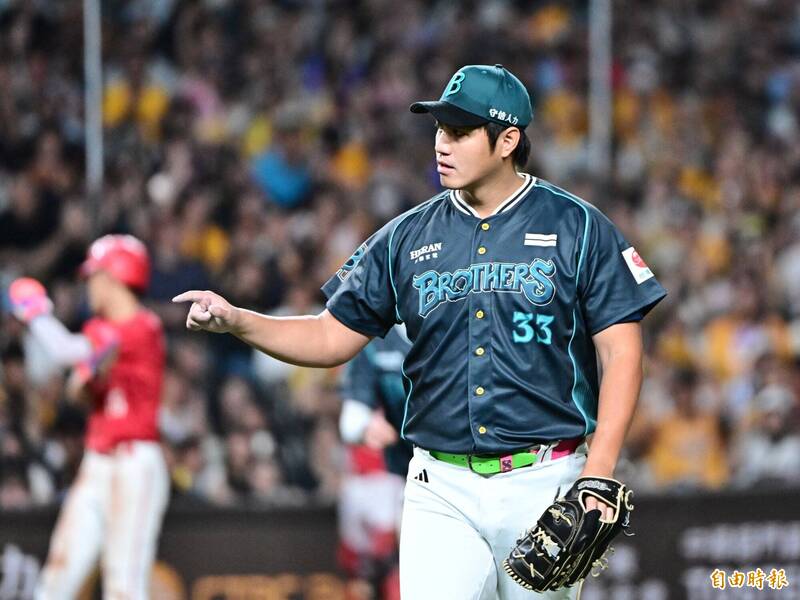 中職》龍隊致命牽制失誤!中信兄弟連兩天延長賽說再見 6連勝到手