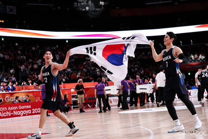 亞運男籃》不用當兵了！李賢重27分18籃板率南韓力退日本奪金