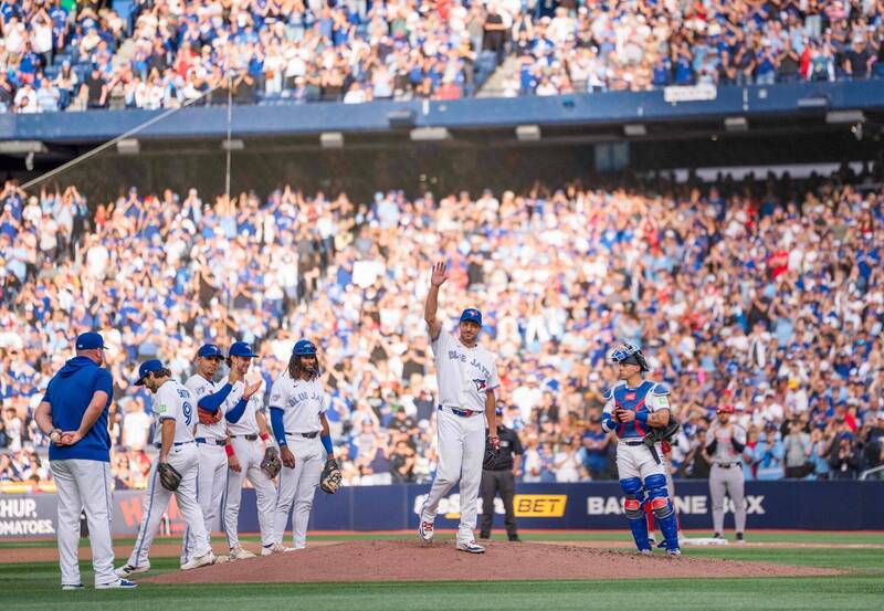 MLB》生涯最後一舞?薛哲燃燒114球投完7局、退場受球迷掌聲致意