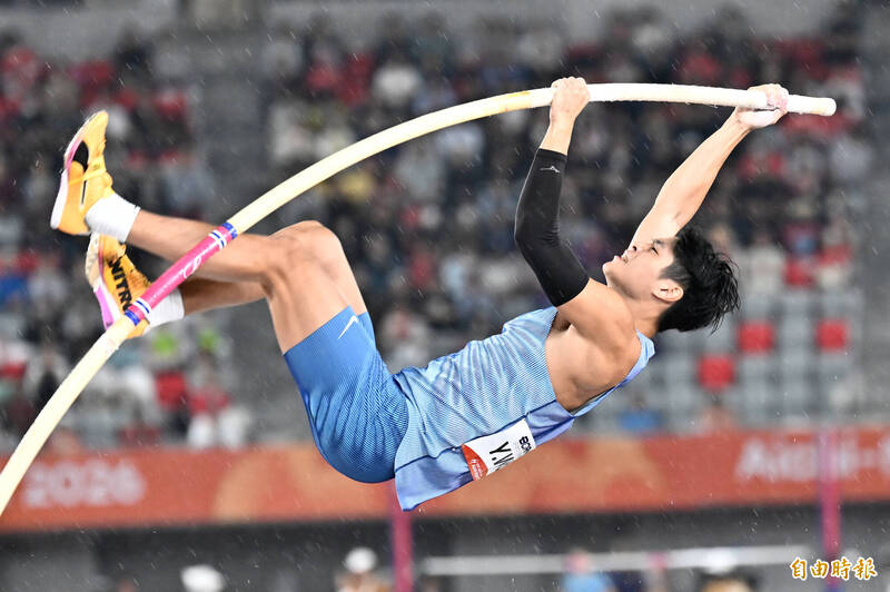 亞運前線》大雨中飛過5公尺50!吳彥翰男子撐竿跳寫台將最佳直呼很棒回憶