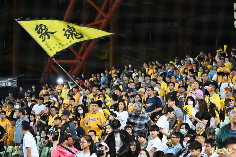中職》爭季後賽門票關鍵戰！中信兄弟洲際主場本季首度滿場