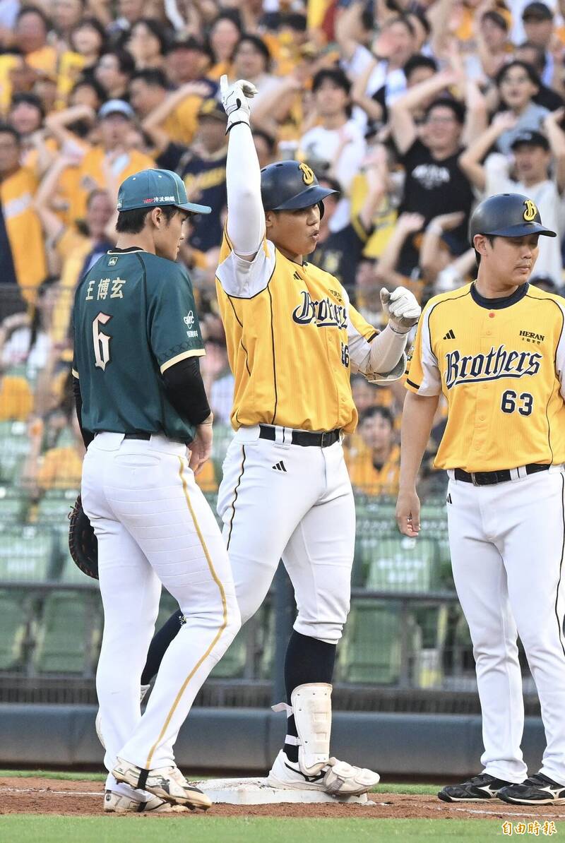 中職》兄弟「平靜心情」拋彩帶? 平野、黃韋盛都說明原因