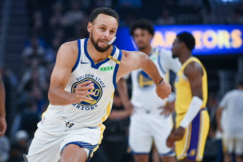 NBA熱身賽》柯瑞小試身手繳16分 勇士大勝湖人26分