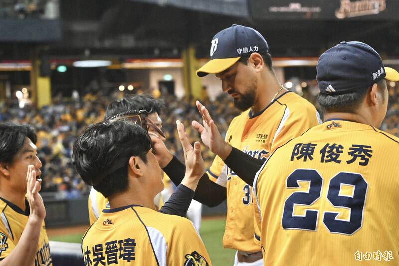 中職》重挫獅王牌!兄弟勇奪重要1勝 聽牌台灣大賽