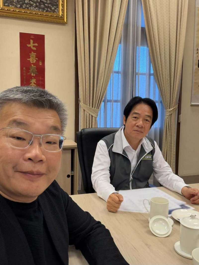 中職》蔡其昌遇到「最大咖獅迷」:大家需要會長說些什麼嗎?
