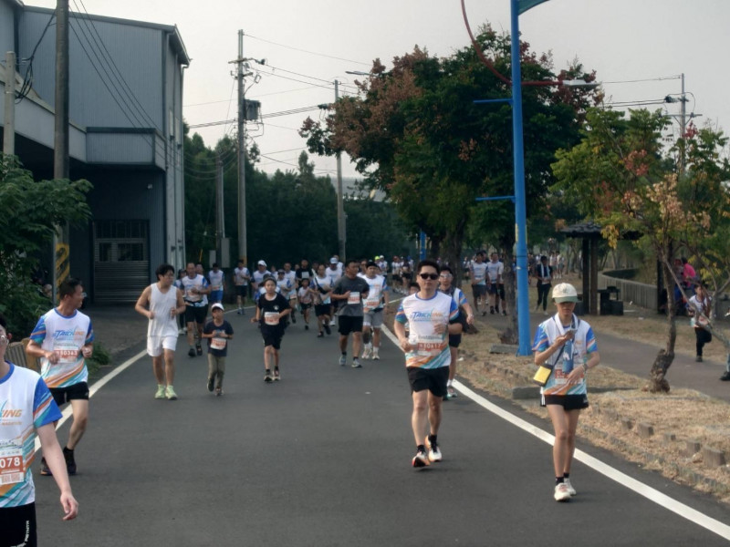 台中國際馬拉松首度移師潭子 28國跑者水岸花都跑起來