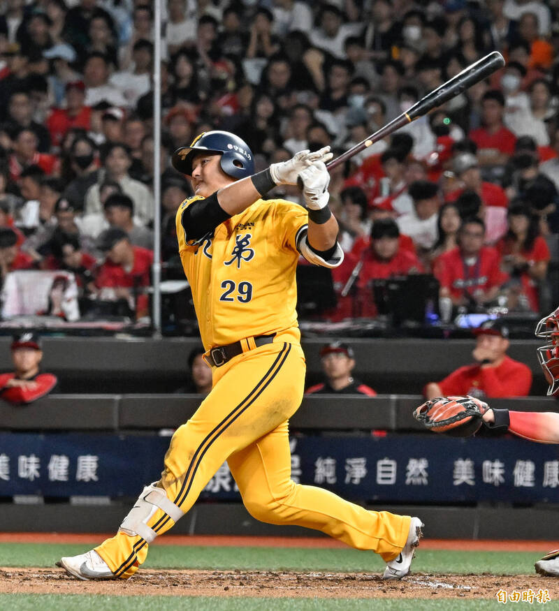 台灣大賽》陳俊秀救急 兄弟中斷隊史第3長的慘紀錄