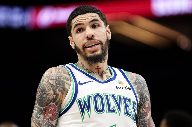 NBA》去哪?小波爾超扯「閃身步」連親哥都看不下去 球哥:走步了啦!(影音)