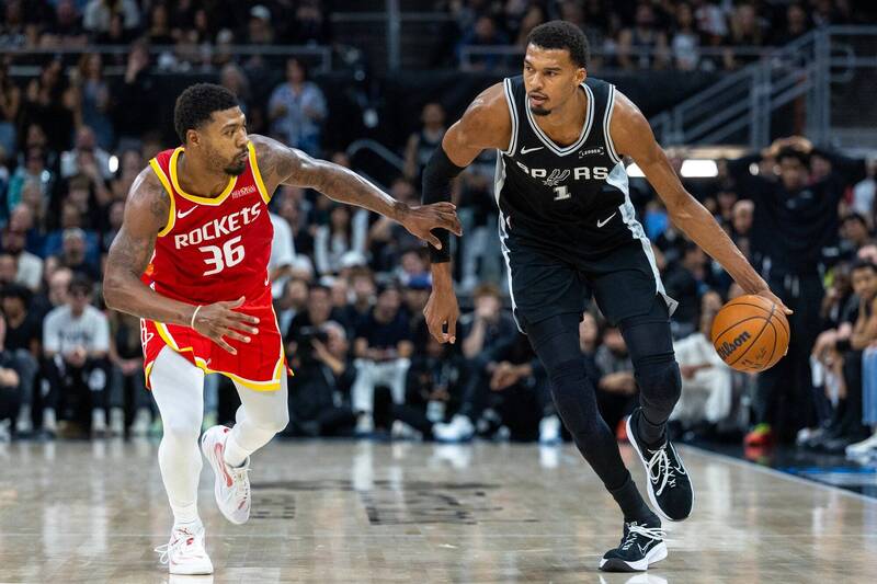 NBA》溫班亞瑪25分13籃板但最後出手吞鍋 馬刺不敵火箭吞2連敗