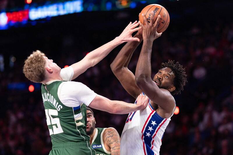 NBA》詹姆斯缺陣沒差!恩比德大三元助七六人力退公鹿收3連勝