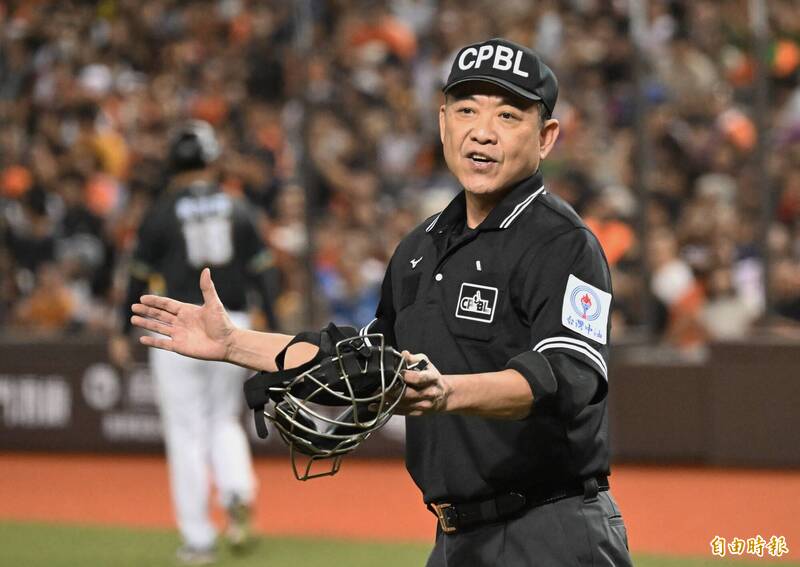 台灣大賽》王俊宏達成100場執法里程碑史上第3人  彭楚雲首度擔任主審
