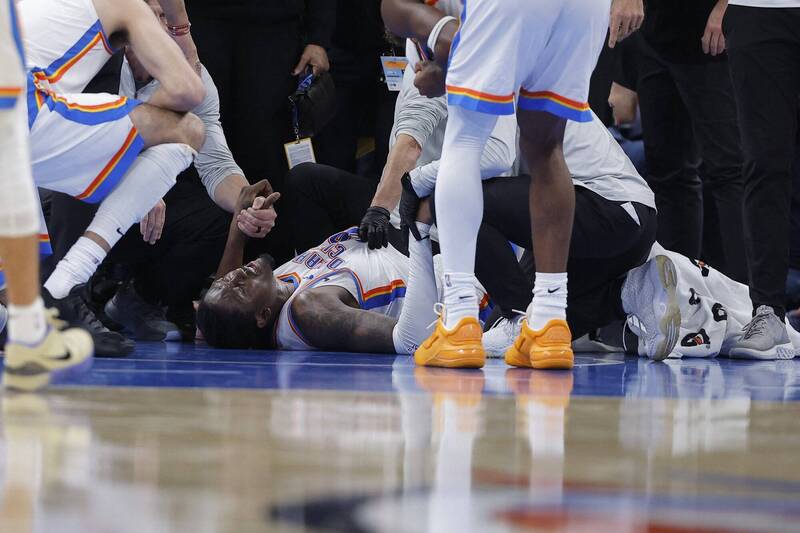 NBA》驚悚!雷霆二哥J.威廉斯重摔腳踝變形 SGA難過落淚