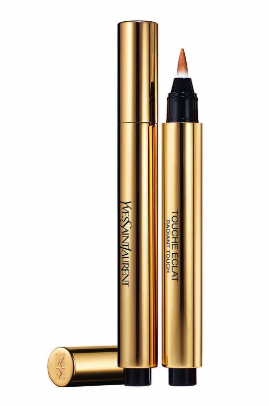 YSL超模聚焦明采筆／1,450元
有「金色小魔杖」之稱，全球每10秒售出一支的經典打亮筆，具遮瑕、打亮與飾底效果。
