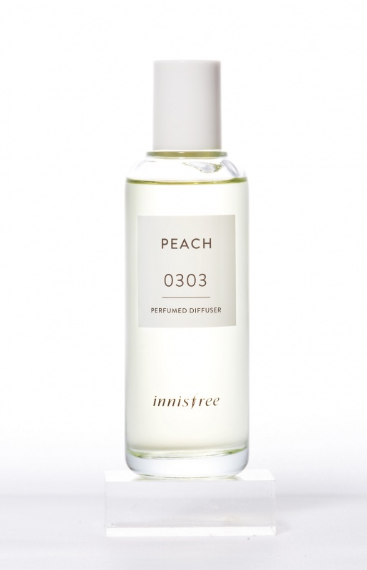 innisfree居室純粹香頌（Peach 蜜桃）／720元
這是冬去春來的季節，散步路上彌漫著桃花的芬芳。臉頰不覺中被春風吹得通紅，突然萌生一種春風可以把我送到一個神秘地方的感覺。如果此刻的甜美氣氛能夠永久，那該多好?