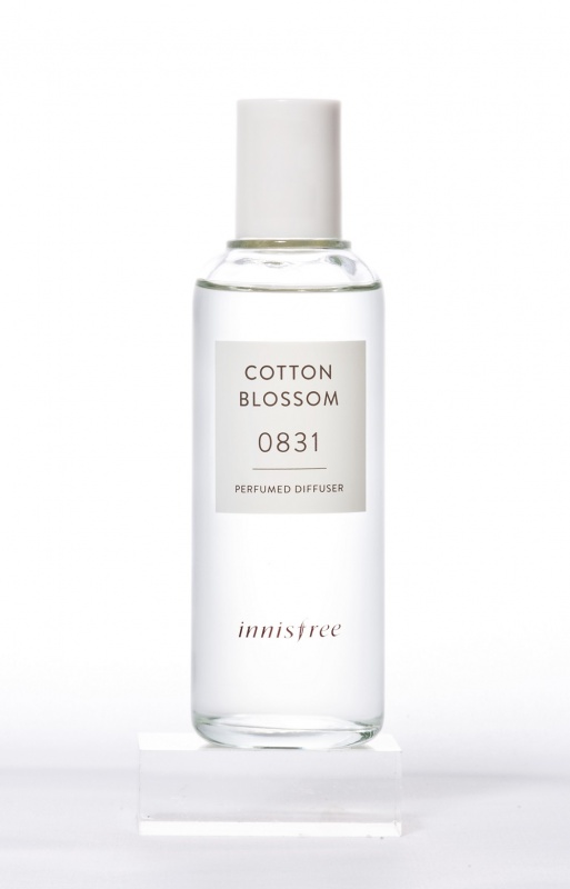 innisfree居室純粹香頌（Cotton Blossom 棉花）／720元
因濟州盛夏炎熱的陽光感到疲倦，想回到家躺下來休息，清爽的亞麻香能撫慰疲倦一天的身心