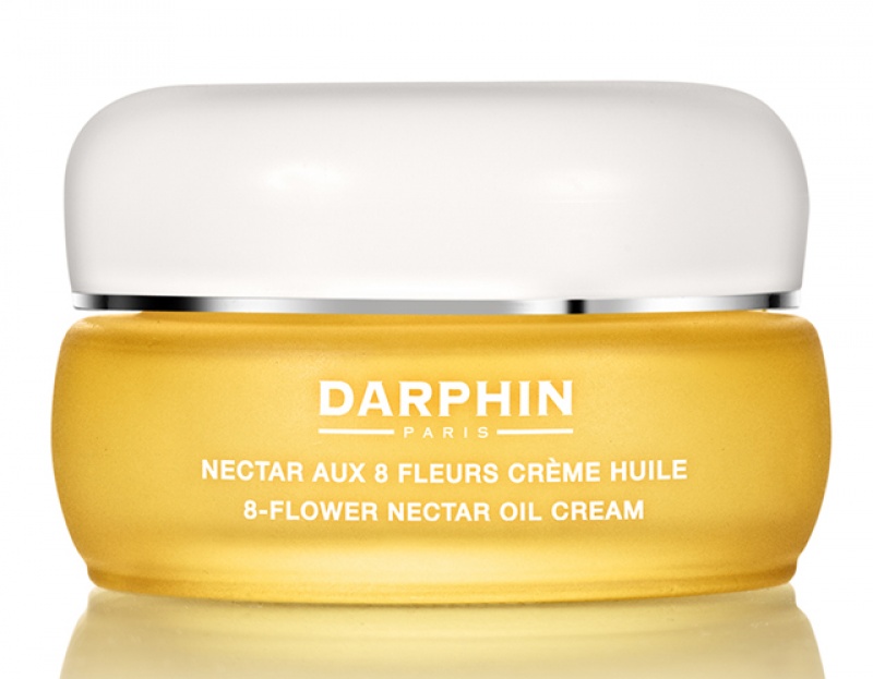 DARPHIN百妍極緻舒芙蕾芳香精露／4,800元
蘊含8款花植精油成分，霜狀質地一接觸到肌膚時立刻融化，助於加速肌膚的新陳代謝，肌膚變得更緊緻平滑。