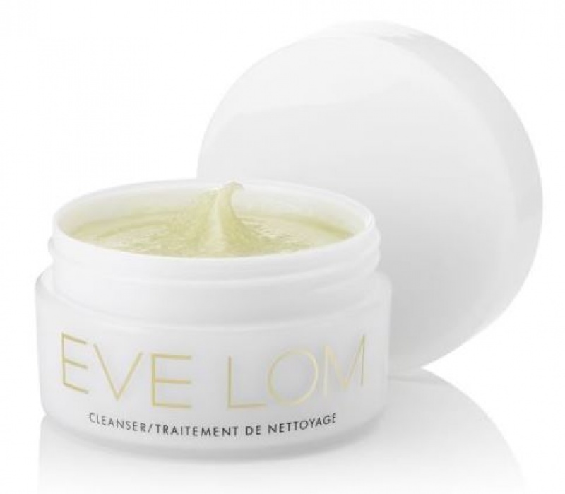  EVE LOM全能深層潔淨霜（100ml）／3,200元
因為時常到中國工作，為避免肌膚受霧霾影響，卸妝、清潔對Kevin來說非常重要！直言自己是EVE LOM粉絲的Kevin預告，卸妝霜將是接下來的大勢卸妝品。