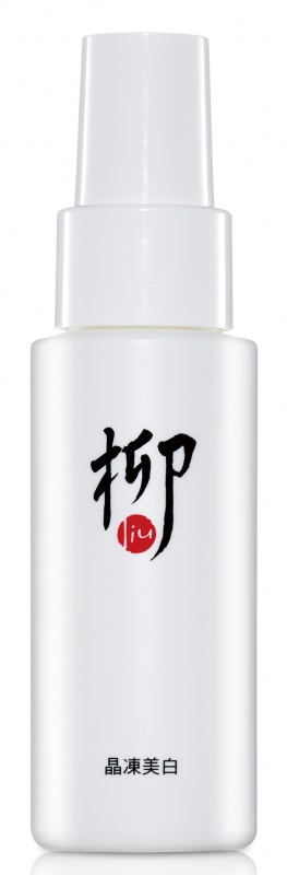 柳liu晶凍美白（55ml）／380元（PayEasy）
這是我今年4月剛推出的保養品牌，也是第一款凍狀噴霧精華水，但這款的護膚效果無論是保濕或是美白，效果都很顯著。有時候外出工具要補妝，或是2天1夜的小旅遊，帶著這瓶高機能的凍膜化妝水對保養就很足夠！