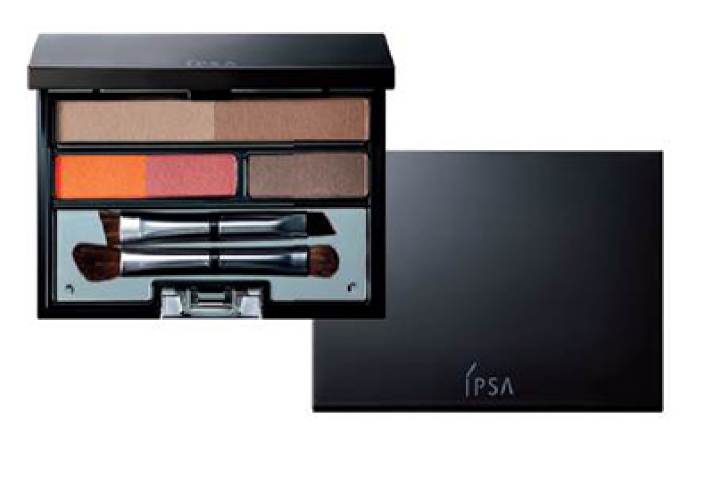 IPSA活現誘色眉彩組／1250元
五色粉末搭配四款筆刷，塑形、陰影、色調，一品即含括了眉描蕊、眉粉、染眉膏的功能。
