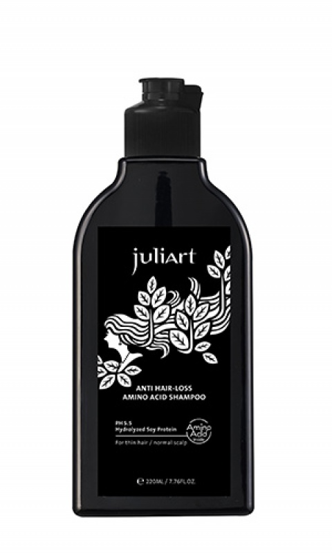JuliArt健髮賦活胺基酸洗髮精（220ml）／780元
針對想擁有強健髮絲者所設計的弱酸性洗髮精，以胺基酸與大豆水解蛋白為基底，溫合潔淨頭皮，保濕不乾澀。