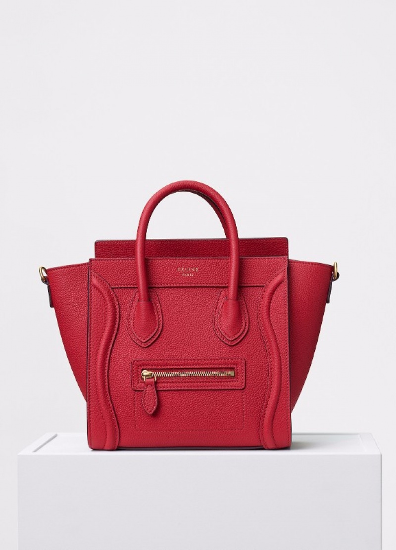 Celine Luggage Nano正紅色小牛皮肩背提包NT$81,000（品牌提供）