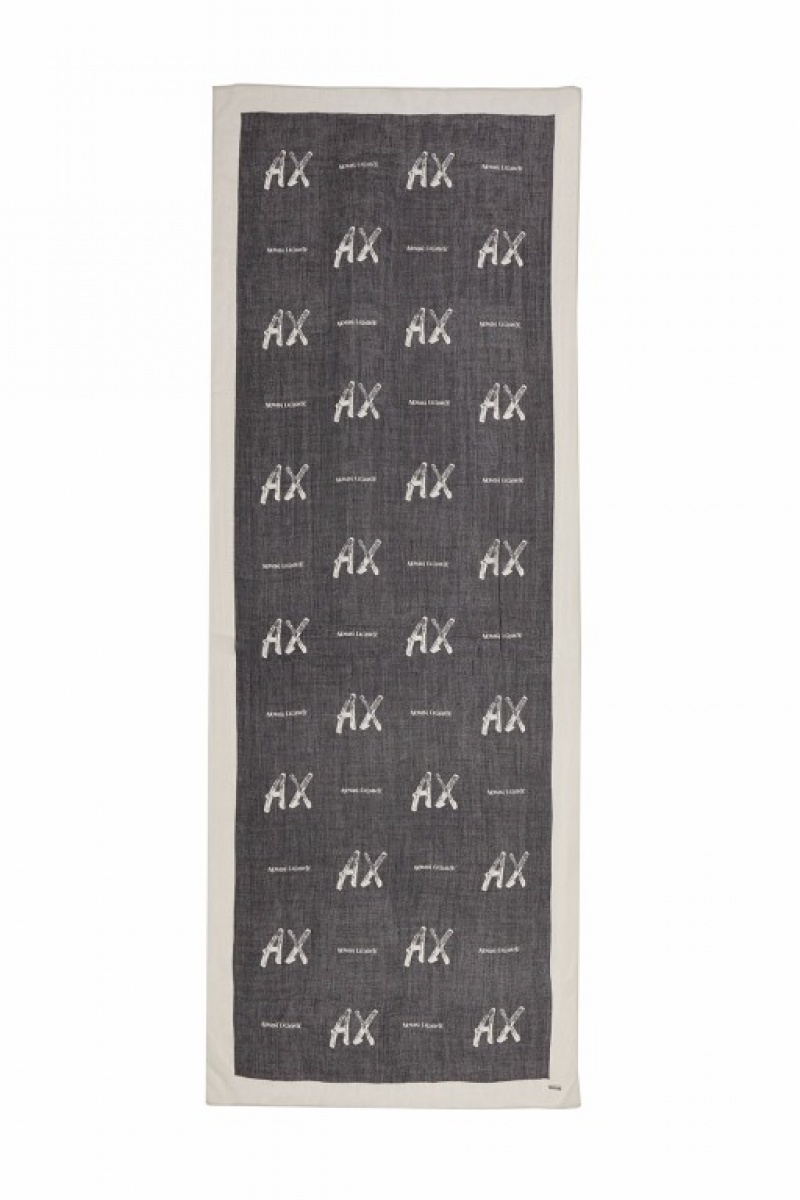 A|X 黑色logo印花圍巾NT$2,990（品牌提供）