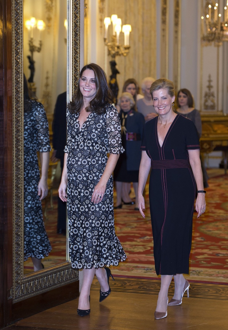 凱特王妃「時尚外交」比拚超精采！一天換三套華服氣走瑞典公主
