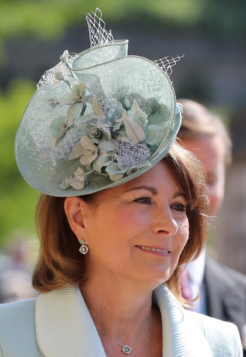 卡蜜拉「雞窩帽」、小威廉絲「風火輪」...皇室婚禮賓客戴帽搏版面！