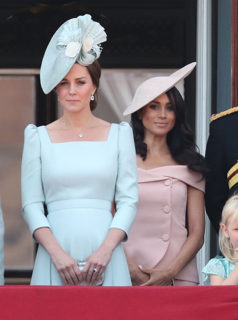 新王妃梅根總穿「過大高跟鞋」被批不得體？外媒公布原因了…