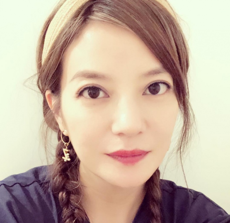 42歲「趙薇素顏照」跟19年前一樣嫩