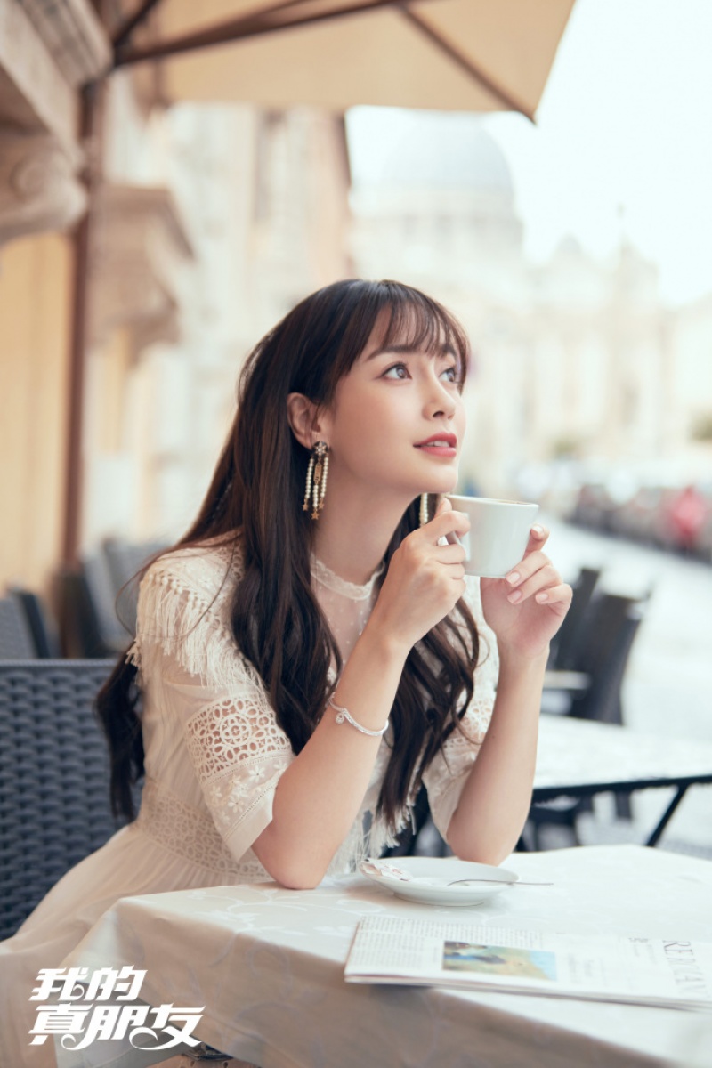 Angelababy 10年前「長這樣」！走秀嫩照曝光，網友：說沒整誰相信？