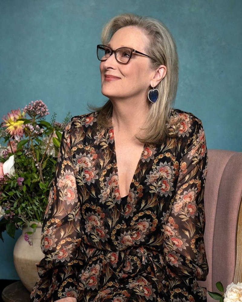 Meryl Streep 梅莉史翠普穿著一身及踝印花洋裝出席首映。（照片翻拍自biglittlelies IG）