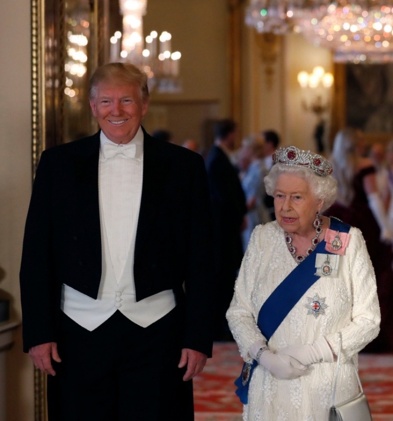 英國女王伊莉莎白二世在白金漢宮設宴款待貴客。（路透）