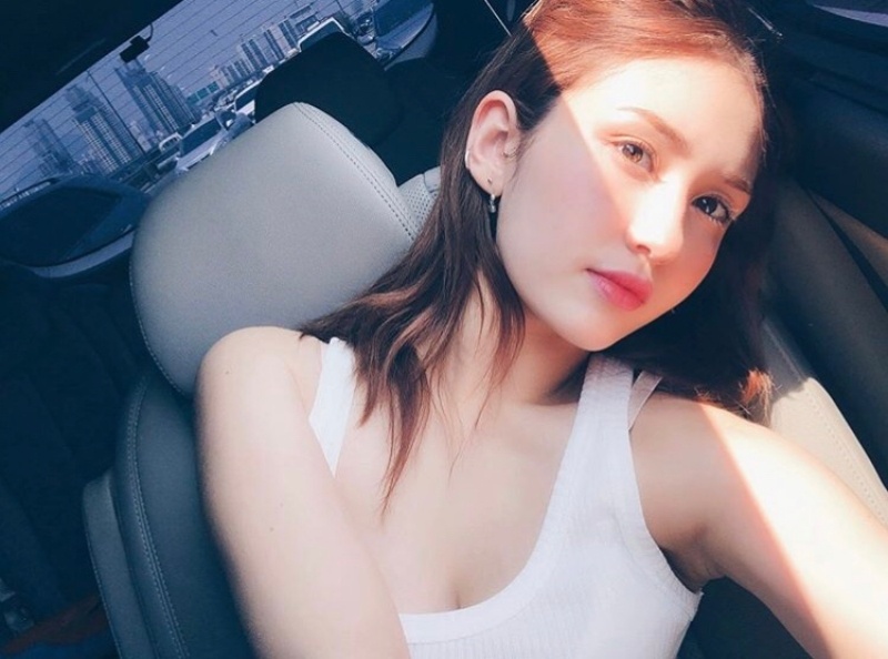 韓國女星Somi擁有混血臉孔。（截自Somi IG）