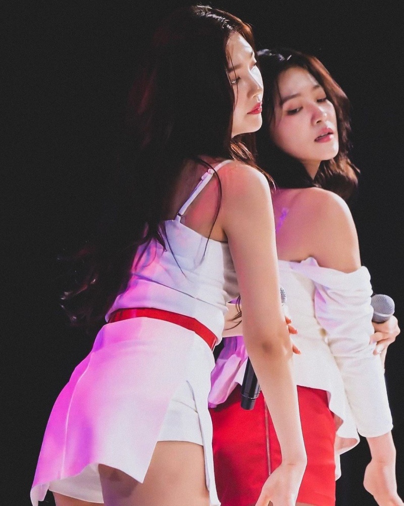 Red Velvet Joy 穿「及臀短裙」趴下險曝光！