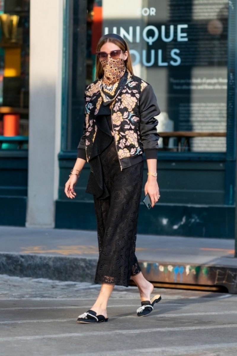 是防疫還是秀衣品？紐約第一名媛「這一招」戴口罩照樣超時髦