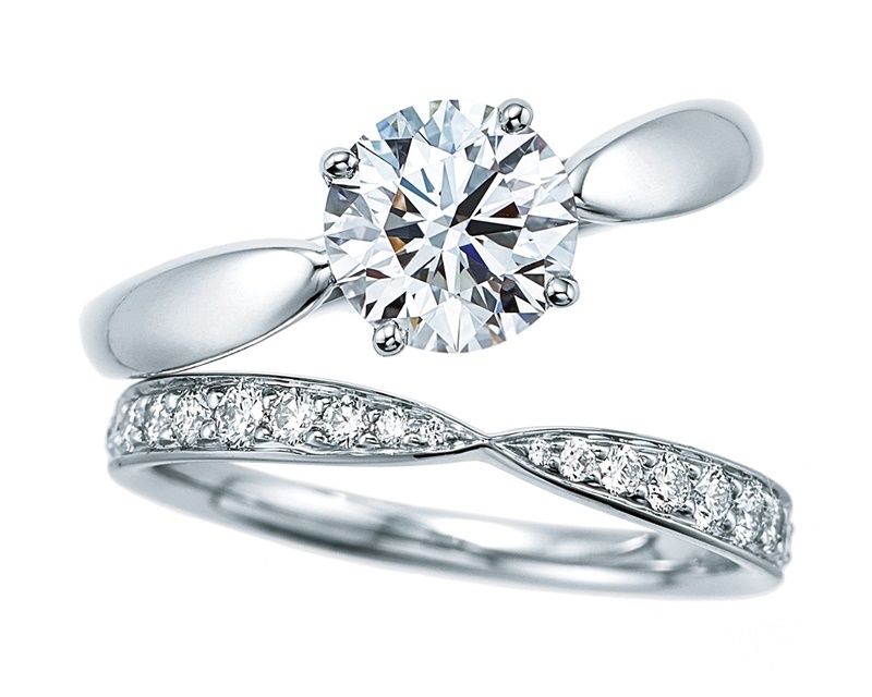 Tiffany Tiffany Harmony 系列戒指。（上：鉑金鑽戒，約NTD50,000起、下：Tiffany Harmony 鑽石戒環，NTD78,000）