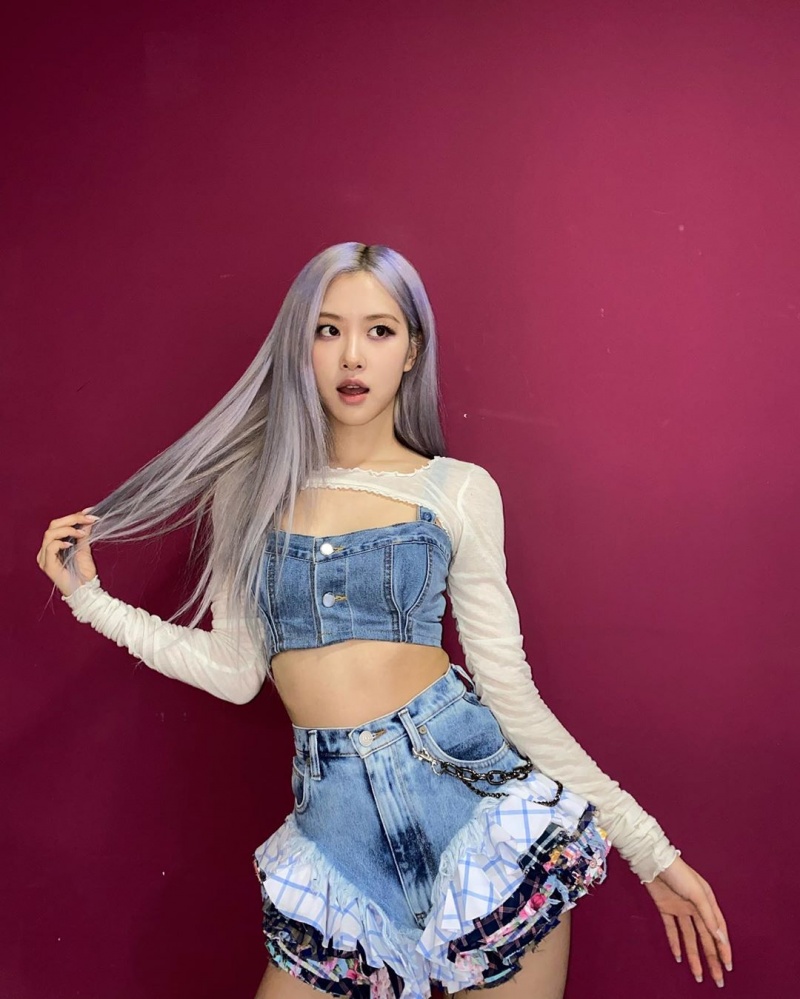 BLACKPINK Rosé 曬慶生照意外曝光親姊！粉絲狂讚：一家都是神基因