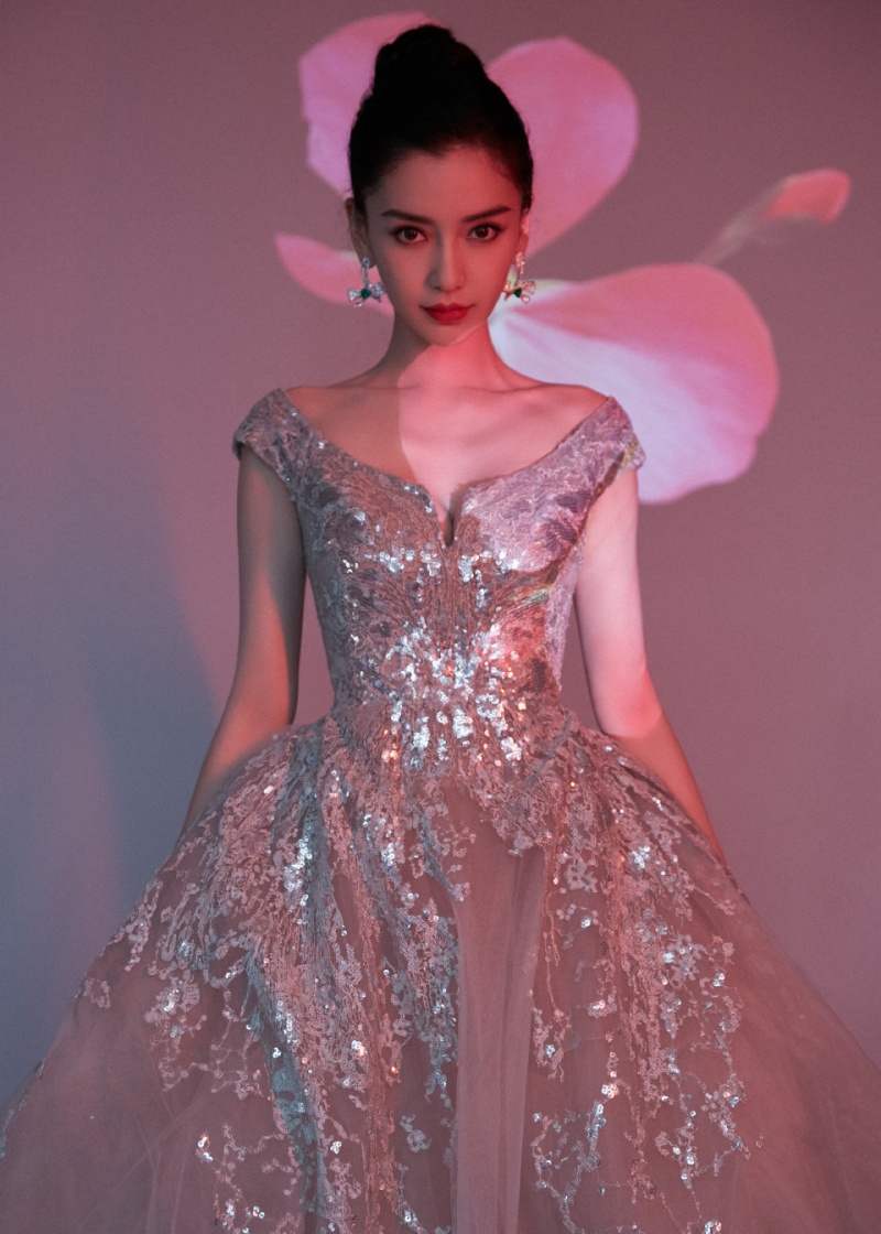 楊冪、Angelababy 同場較勁比仙氣更比人氣！沒想到竟全都輸給「它」