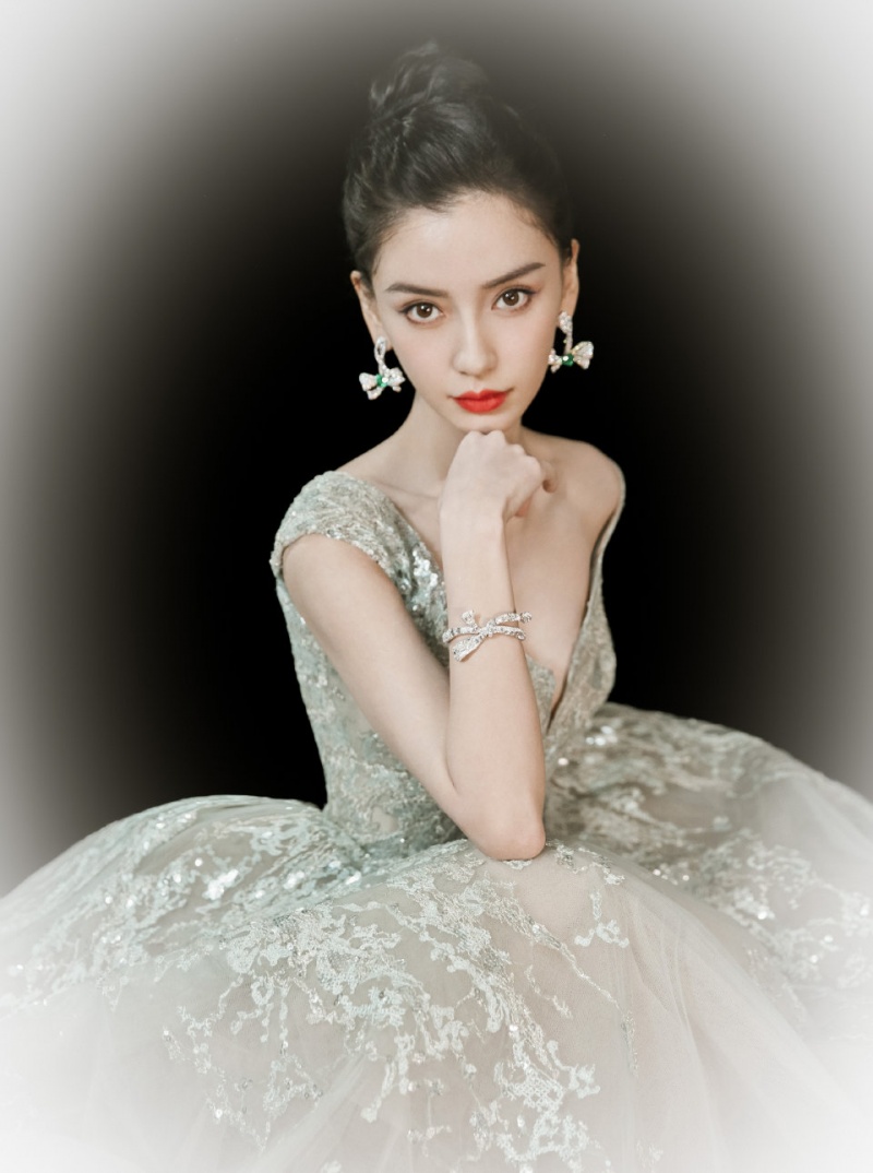 楊冪、Angelababy 同場較勁比仙氣更比人氣！沒想到竟全都輸給「它」