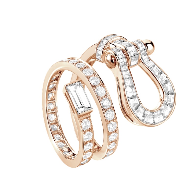 FRED Force 10 Baguette 玫瑰金戒指，镶嵌長方形切割及明亮式切割鑽石，NTD1,439,100。