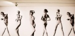 新書《Study of Pose》中的部分圖片，於紐約Milk Studio展出。（擷取自Coco Rocha Instagram）