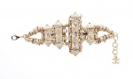Chanel金色柏柏爾水晶裝飾手鍊，188,400元。（Chanel提供）